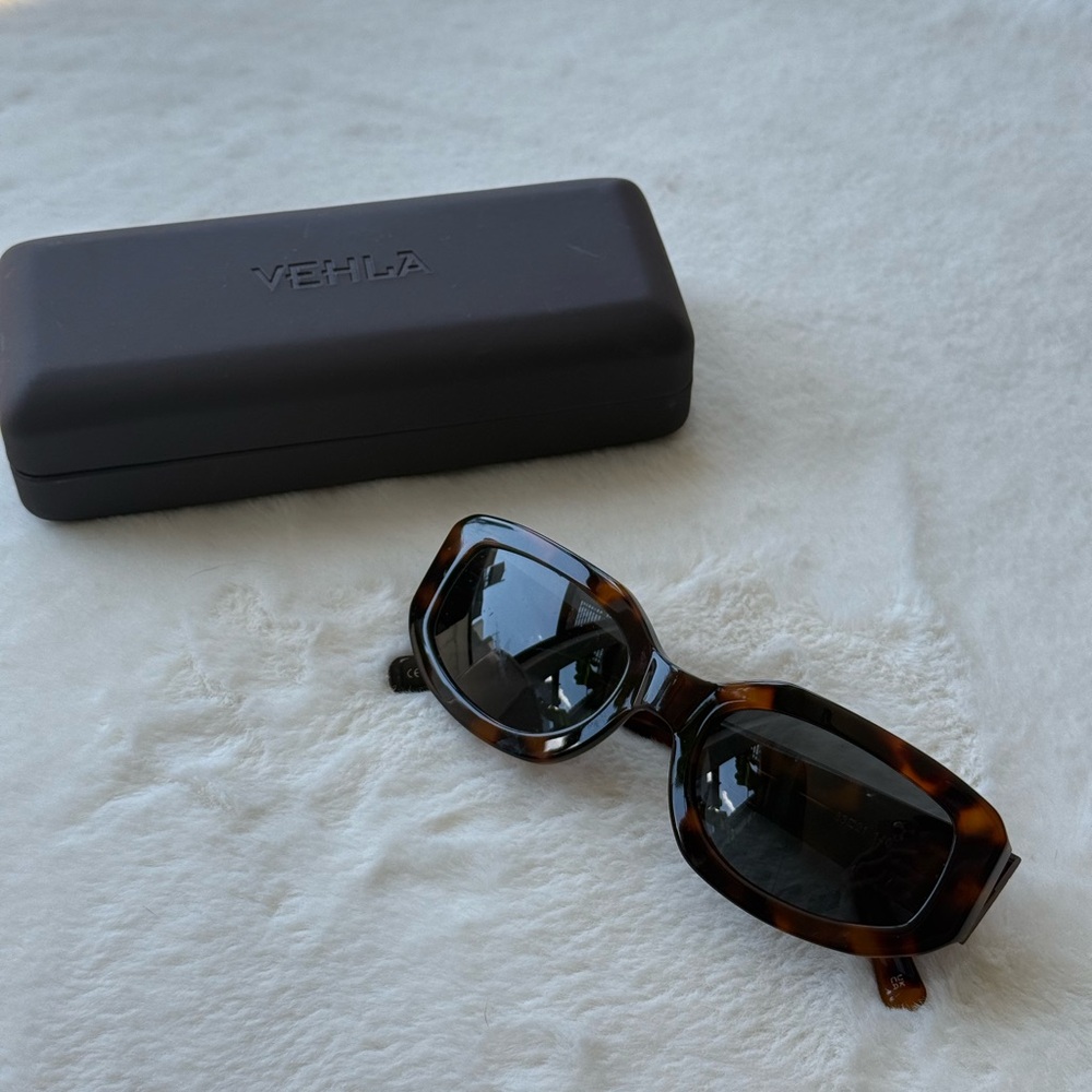 VEHLA Indi in Tort/Smoke sunglasses